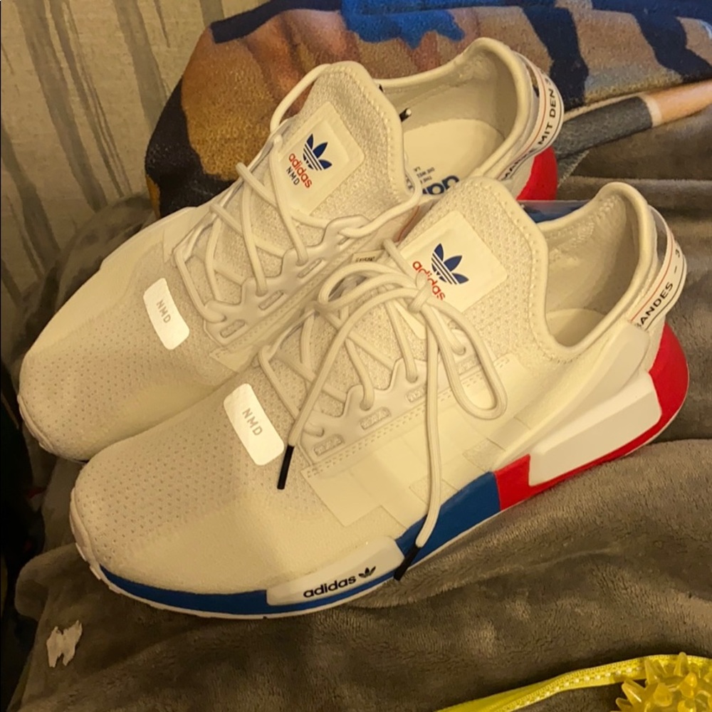 Nmd r1 v2 shoes
